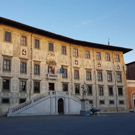 Tra Miracoli E Cavalieri Apartment Pisa Bagian luar foto