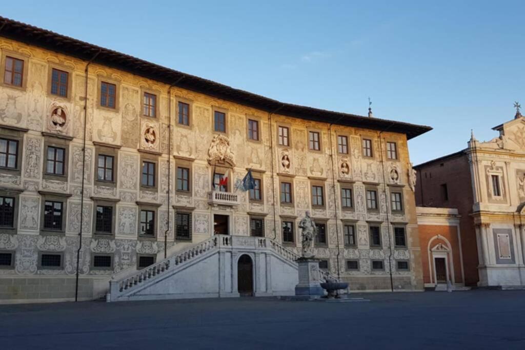 Tra Miracoli E Cavalieri Apartment Pisa Bagian luar foto